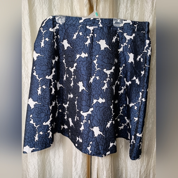 Lane Bryant 🩷 A-line Skirt Size 26 - Picture 3 of 9